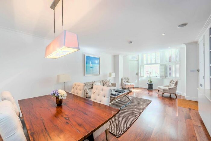 2 Bedroom Flat To Rent In Egerton Gardens, Knightsbridge, London, SW3