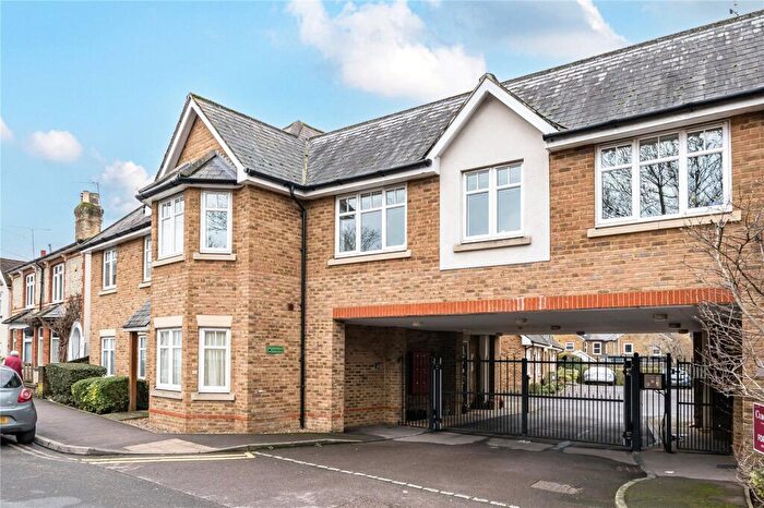 2 Bedroom Flat For Sale In Manor Road, Walton-On-Thames, KT12