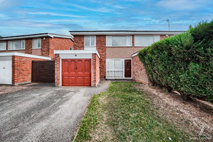 3 Bedroom Semi-Detached House To Rent In Saunton Way, Selly Oak, Birmingham, B29