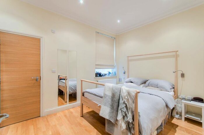 1 Bedroom Flat To Rent In Chatsworth Gardens, Acton, London, W3