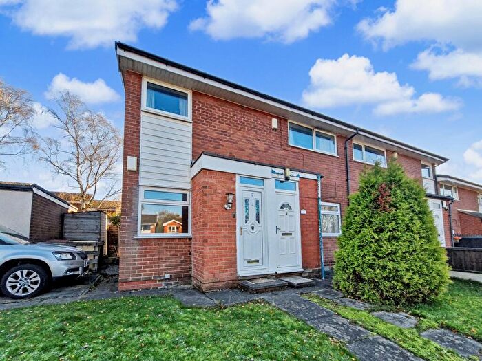 2 Bedroom Maisonette To Rent In Solent Drive, Bolton, BL3