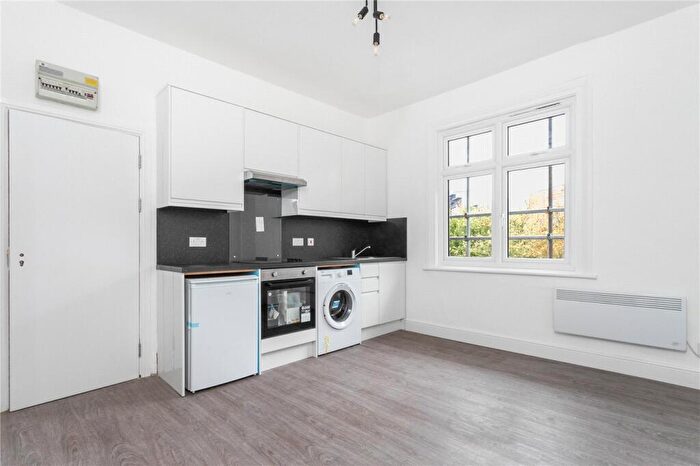 Studio To Rent In Caledonian Road, London, N7