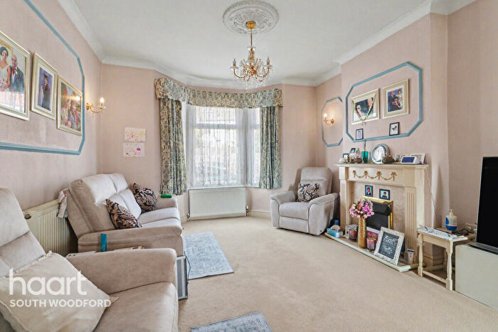 3 Bedroom Semi-Detached House For Sale In Cowslip Road, London, E18