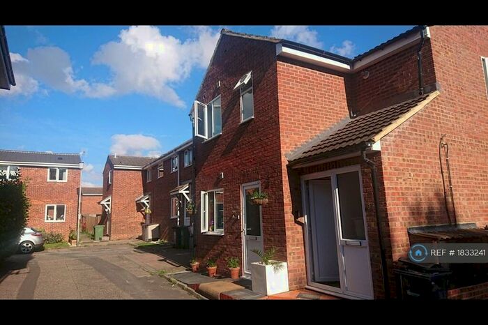 2 Bedroom Flat To Rent In Bradwell Court, Braintree, CM7