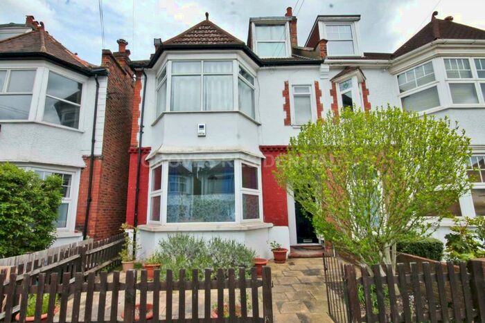 1 Bedroom Flat To Rent In Claremont Avenue, New Malden, KT3