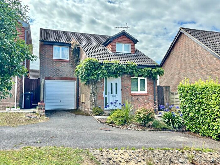 3 Bedroom Detached House For Sale In Sundew Road, Broadstone, BH18