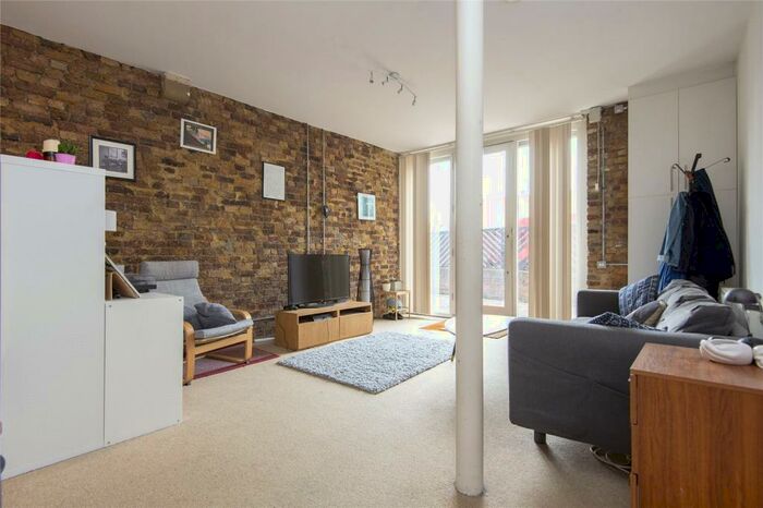 1 Bedroom Flat To Rent In Florfield Passage, Hackney, London, E8