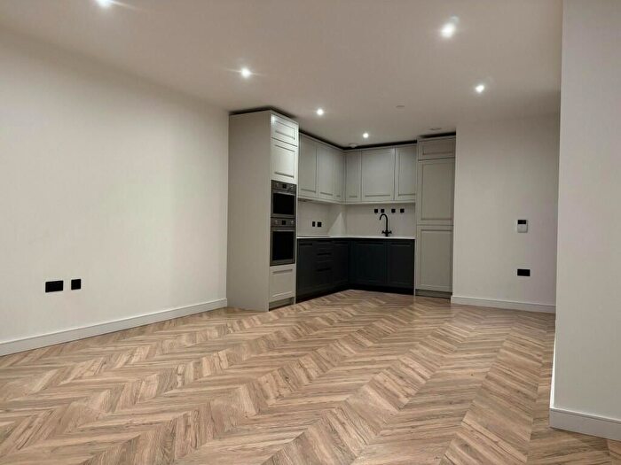 2 Bedroom Flat To Rent In Heritage Walk, Kingston Upon Thames, KT1