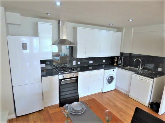 2 Bedroom Flat To Rent In Centurion Lane, Bow, London, E3