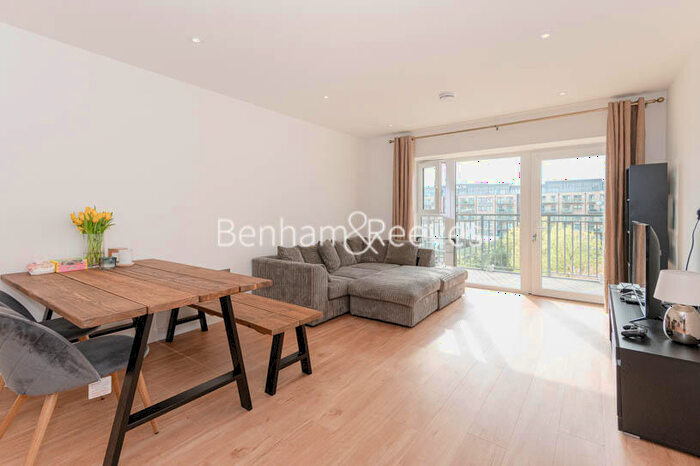 3 Bedroom Apartment To Rent In Beaufort Square, Colindale, NW9