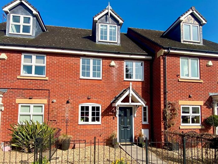 4 Bedroom Town House For Sale In Lutterworth Road, Burbage, Hinckley, LE10