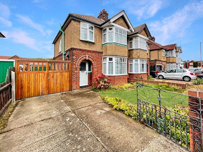 3 Bedroom Semi-detached House For Sale In Stoneygate Road, Luton, Bedfordshire, LU4