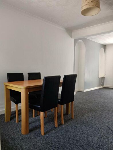 2 Bedroom House To Rent In Villiers Street, Swansea, SA1