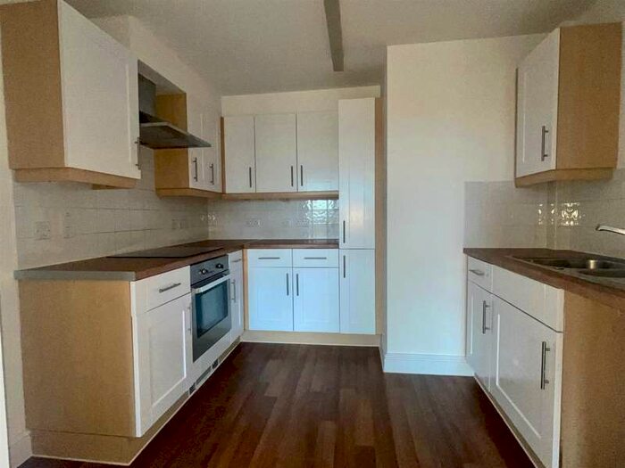 2 Bedroom Flat To Rent In The Broadway, London, N9