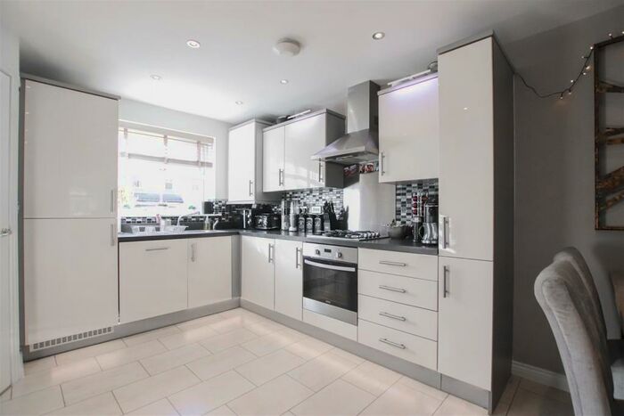 3 Bedroom Semi-Detached House To Rent In Yarn Avenue, Rossendale, BB4