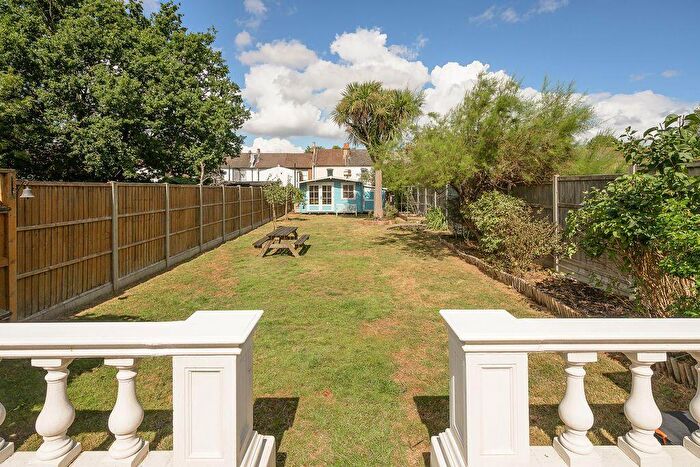 3 Bedroom End Of Terrace House For Sale In Caldbeck Avenue, Worcester Park, KT4
