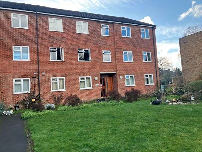 2 Bedroom Flat To Rent In Taylors Close, Sidcup, DA14