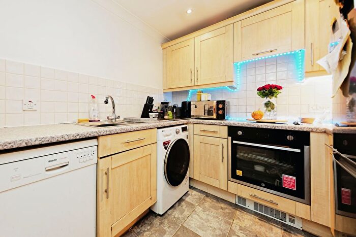 2 Bedroom Flat For Sale In Station Road West, Canterbury, Kent, CT2