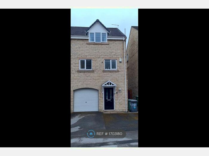 3 Bedroom Semi-Detached House To Rent In Prospect Road, Huddersfield, HD3