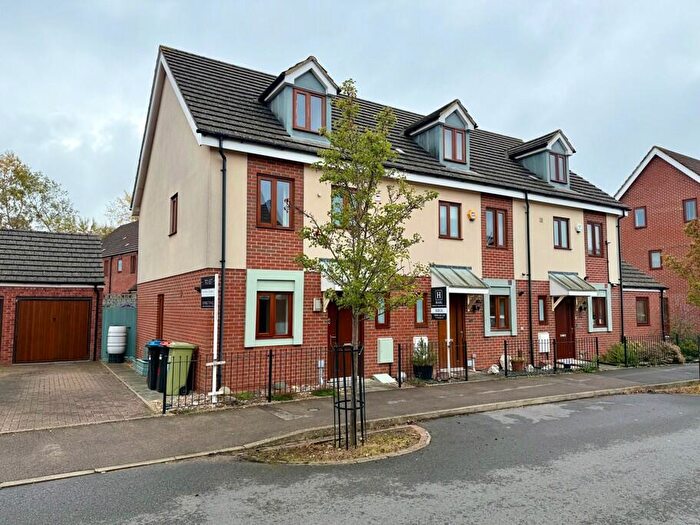 3 Bedroom Town House To Rent In Poppy Avenue, Broughton, MK10