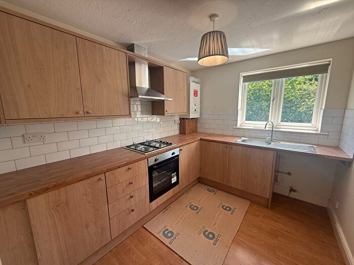 3 Bedroom Flat To Rent In Burket Close, Southall, UB2