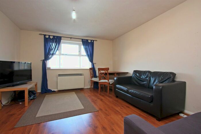 2 Bedroom Flat To Rent In Henry Doulton Drive, London, SW17
