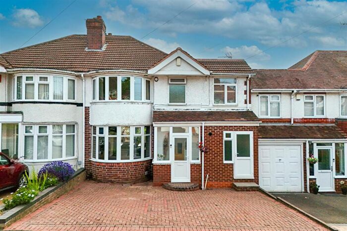 4 Bedroom Semi Detached House For Sale In Olorenshaw Road, Sheldon, Birmingham, B26