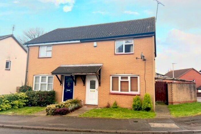 3 Bedroom Semi-Detached House To Rent In Marlborough Way, Billericay, CM12