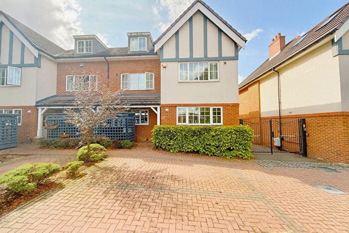 4 Bedroom End Of Terrace House To Rent In Cuddington Avenue, Worcester Park, KT4