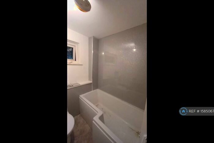 3 Bedroom Flat To Rent In Milford Court, Gosport, PO12