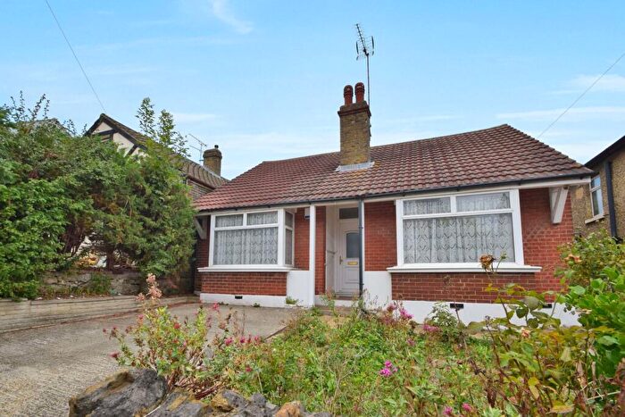 2 Bedroom Detached Bungalow For Sale In Wyles Road, Chatham, ME4
