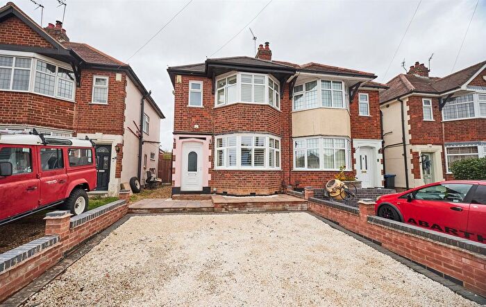 3 Bedroom Semi-Detached House For Sale In Stanley Road, Hinckley, LE10