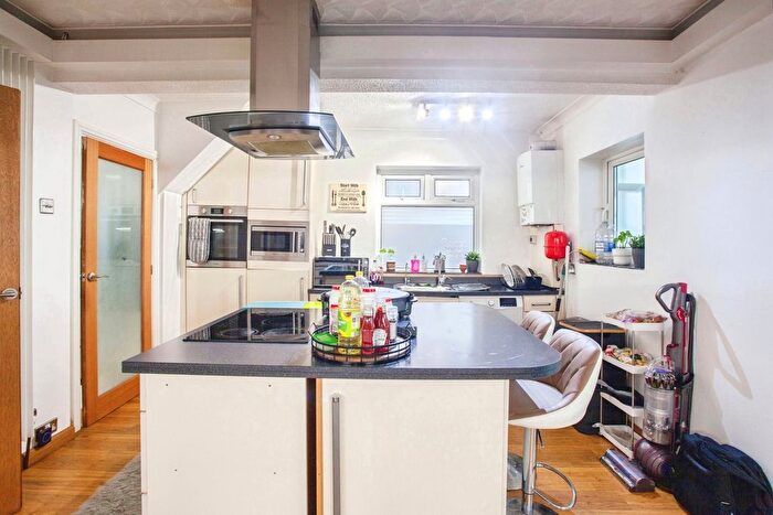 3 Bedroom Semi Detached House For Sale In Jenkin Drive, Sheffield, South Yorkshire, S9