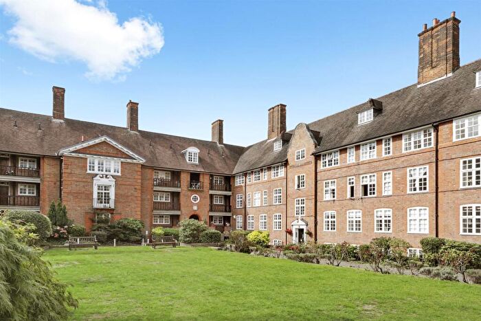 2 Bedroom Apartment To Rent In Hampstead Way, Hampstead Garden Suburb, NW11