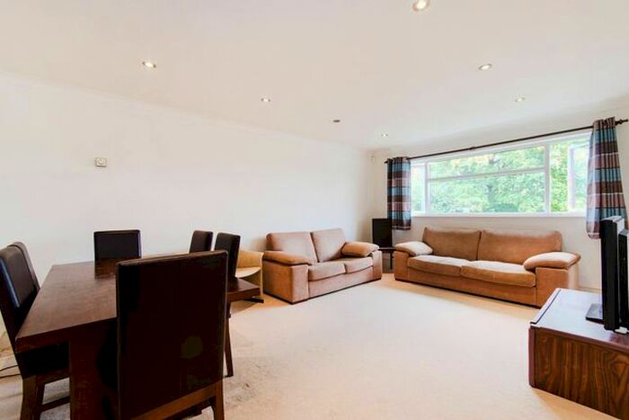 2 Bedroom Flat To Rent In Cornwall Road, Hatch End, Pinner, HA5