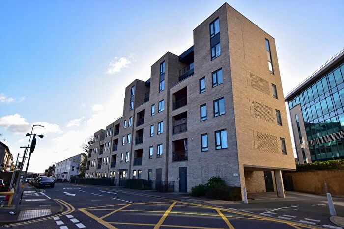 2 Bedroom Flat For Sale In Woodford Road, Watford, WD17