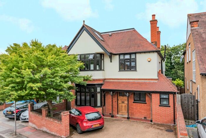 5 Bedroom Detached House To Rent In Cromwell Avenue Bromley, BR2