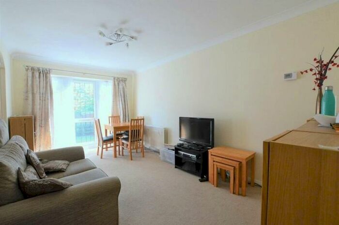 1 Bedroom Property To Rent In Whisperwood Close, Harrow, HA3