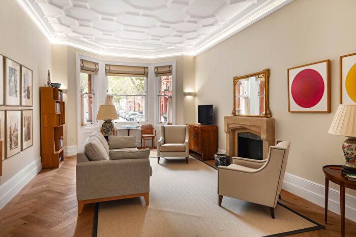 2 Bedroom Maisonette To Rent In Sloane Gardens, London, SW1W
