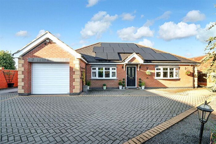 3 Bedroom Bungalow For Sale In Thorne Road, Sandtoft, Doncaster, DN8