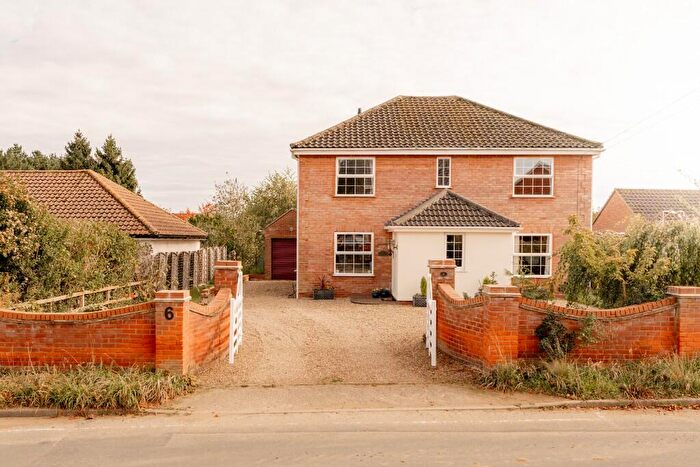 4 Bedroom Detached House For Sale In Rectory Lane, Worlingham, Beccles, NR34