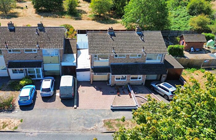 3 Bedroom Semi Detached House For Sale In Coombe Rise, Oadby, Leicester, LE2
