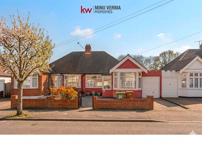 2 Bedroom Bungalow For Sale In Gunners Grove, Chingford, E4
