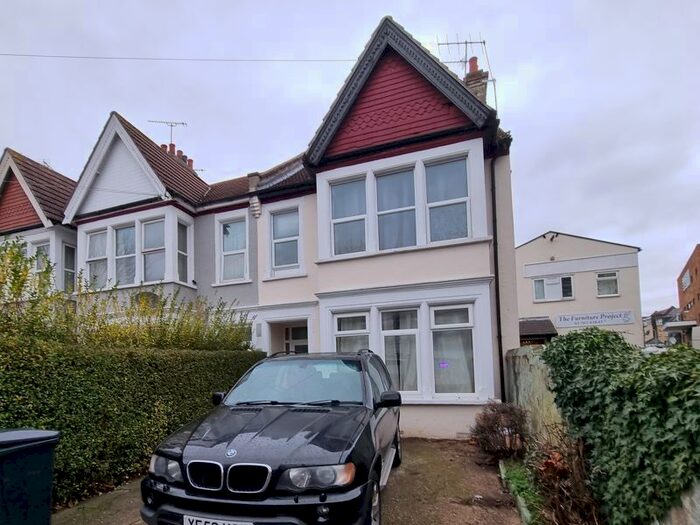 1 Bedroom Flat To Rent In Anerley Road, Westcliff-On-Sea, SS0