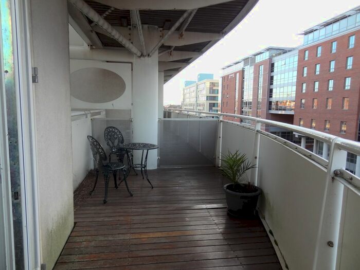 2 Bedroom Flat To Rent In Royal Quay, Liverpool, L3
