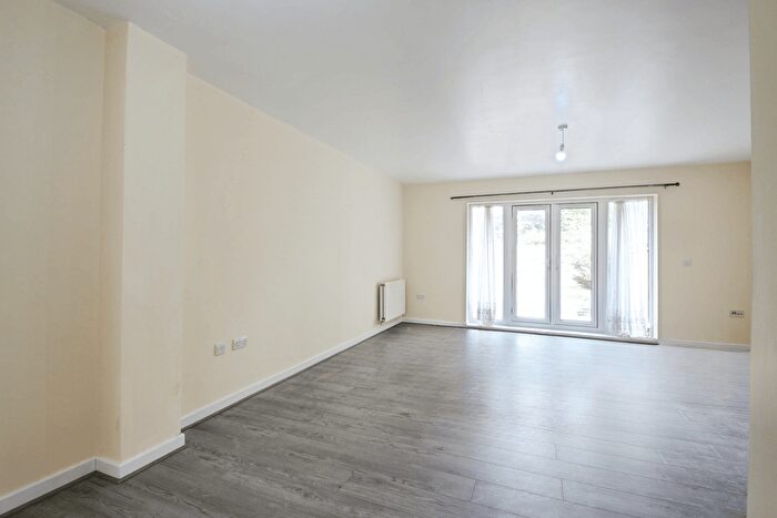 4 Bedroom Town House To Rent In Academy Place, Isleworth, TW7