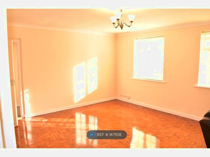 2 Bedroom Flat To Rent In Beverley Hyrst, Croydon, CR0