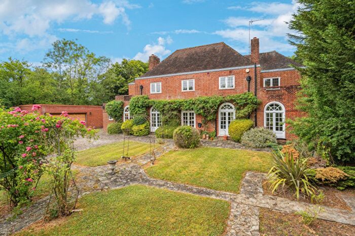 4 Bedroom Detached House For Sale In London Road, Rickmansworth, WD3