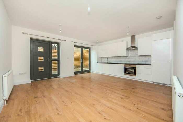 2 Bedroom Apartment To Rent In Coval Road, East Sheen, London, SW14