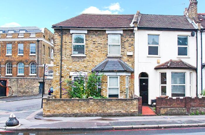 2 Bedroom Flat To Rent In Kenworthy Road, London, E9
